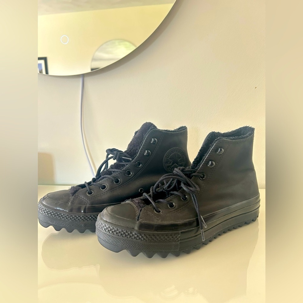 Women’s real Leather hightop converse